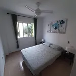 Apartment Lovely One Bedroom Unit With Balcony And Pool *