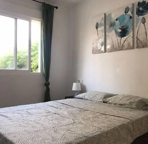 Lovely One Bedroom Unit With Balcony And Pool Apartman *