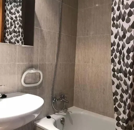 Apartment Lovely One Bedroom Unit With Balcony And Pool