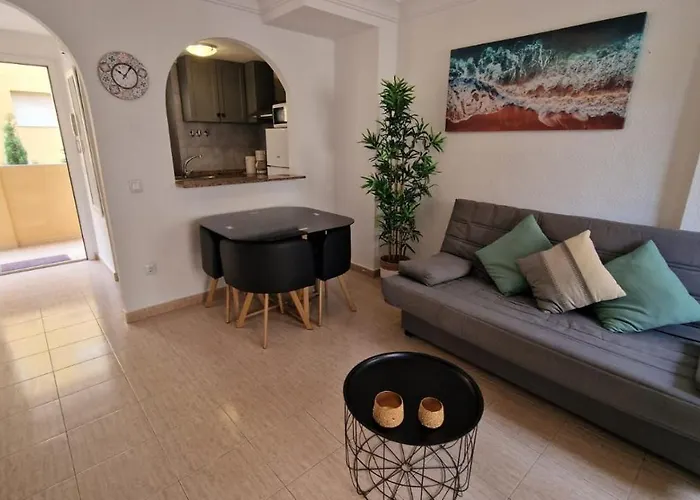 Apartment Lovely One Bedroom Unit With Balcony And Pool